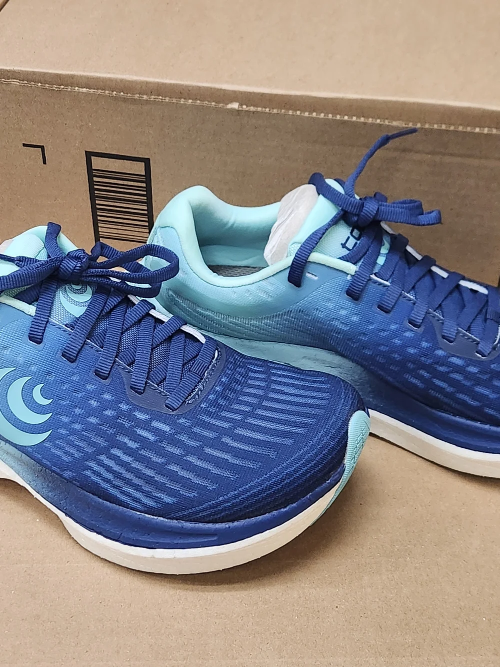 Topo Athletic Women's Specter 2 Comfortable Cushioned Durable
